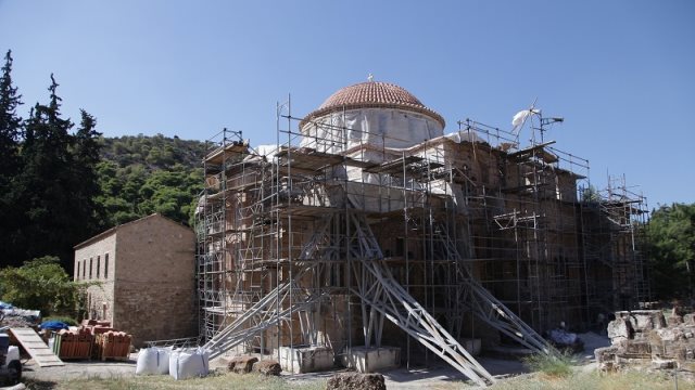 Σεισμός στην Αθήνα: Κατέρρευσε τμήμα στον περίβολο στη Μονή Δαφνίου - Η κατάσταση στα υπόλοιπα μουσεία