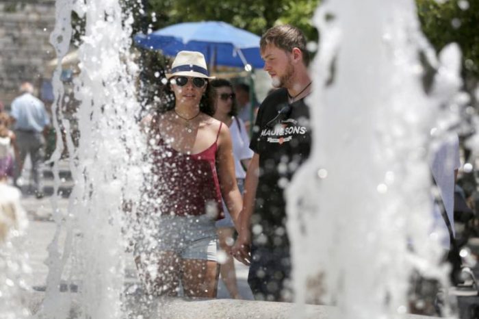 Καιρός αύριο: Έρχεται κύμα ζέστης με 38άρια – Κοπάζουν οι άνεμοι που μας δρόσιζαν!