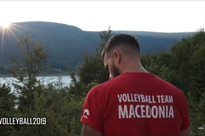 Βίντεο: Η Εθνική βόλεϊ ανδρών των Σκοπίων εμφανίζεται με μπλουζάκια που γράφουν σκέτο... Μακεδονία