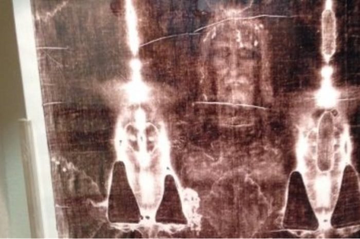 Βρέθηκαν ίχνη νομισμάτων στην Ιερά Σινδόνη – Ενδέχεται να είχαν την όψη του Χριστού