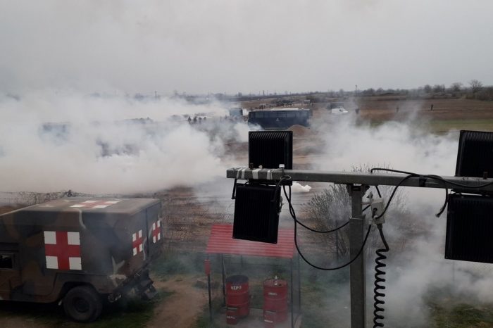 Έβρος: Άγρια επεισόδια με χημικά στις Καστανιές! Απροσπέλαστα τα σύνορα (Βίντεο)