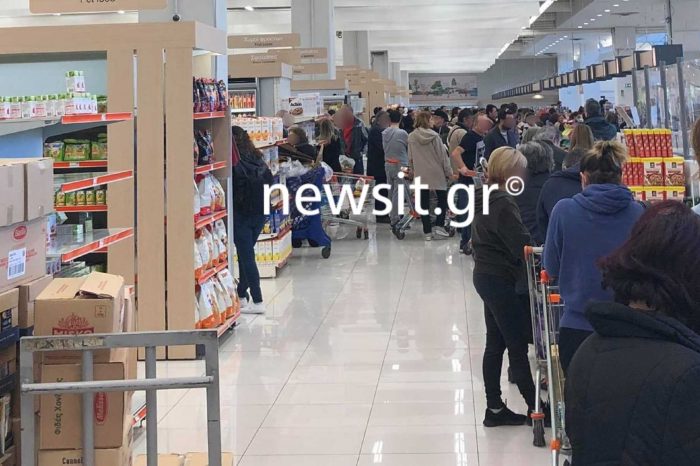 Κορονοϊός: Χαμός στα σούπερ μάρκετ! Αδειάζουν τα ράφια, ουρές στα ταμεία (photo)