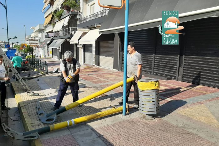 Στην Ελ. Βενιζέλου & Κρήτης, ΙΧ επιβατηγό όχημα πέφτει σε στάση και καταστρέφει κολώνα του δημοτικού φωτισμού