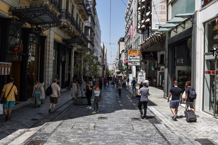 Ποια Κυριακή θα είναι ανοιχτά τα μαγαζιά