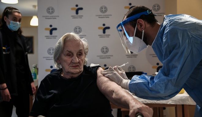 Εμβολιασμός για άτομα άνω των 85 ετών - Από Δευτέρα η αποστολή SMS