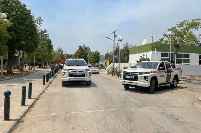 Σε Αττική, Εύβοια και Πελοπόννησο επιχειρούν οχήματα και προσωπικό της Πολιτικής Προστασίας της Περιφέρειας Αττικής