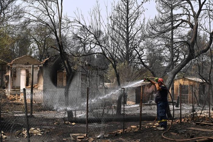 Φωτιά στην Βαρυμπόμπη: Εντοπίστηκε εμπρηστικός μηχανισμός μέσα στο δάσος
