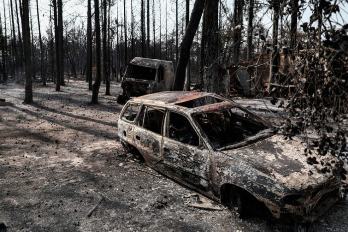 Χαρδαλιάς: «Έχουν καεί 12.500 στρέμματα στη Βαρυμπόμπη, εξαιρετικά δύσκολη νύχτα»