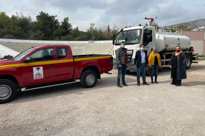 Δύο καινούργια οχήματα παρέλαβε ο Δήμος Χαϊδαρίου, με τα οποία ενισχύονται σημαντικά οι δυνατότητές του στον τομέα της Πολιτικής Προστασίας