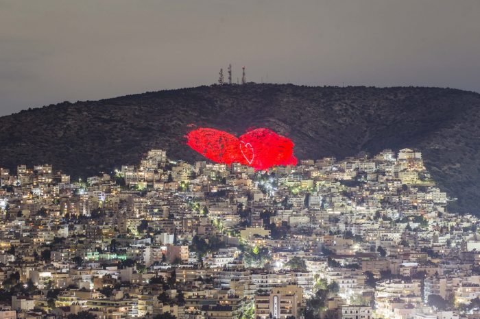 Χθες 14 Φεβρουαρίου, γιορτή του Αγίου Βαλεντίνου, ο Δήμος Χαϊδαρίου φώτισε με κόκκινο χρώμα την Καρδιά στο Δάσος