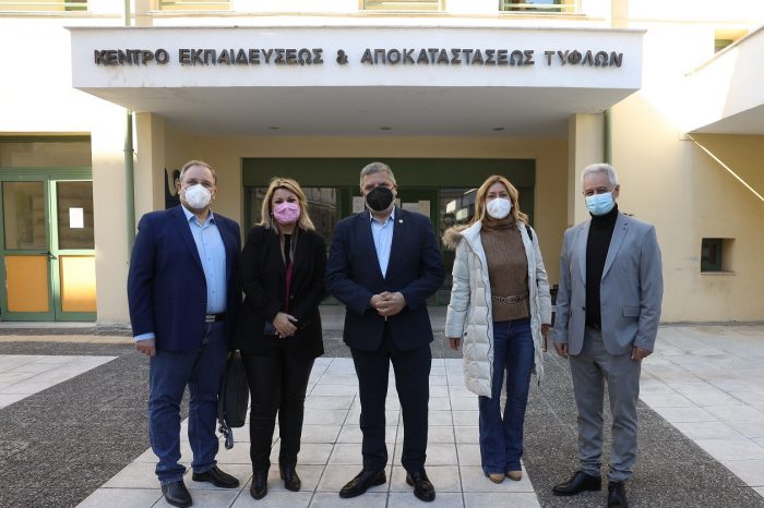 Επίσκεψη του Περιφερειάρχη Αττικής Γ. Πατούλη και παράδοση υποστηρικτικού υλικού στο Κέντρο Εκπαίδευσης και Αποκατάστασης Τυφλών Παιδιών