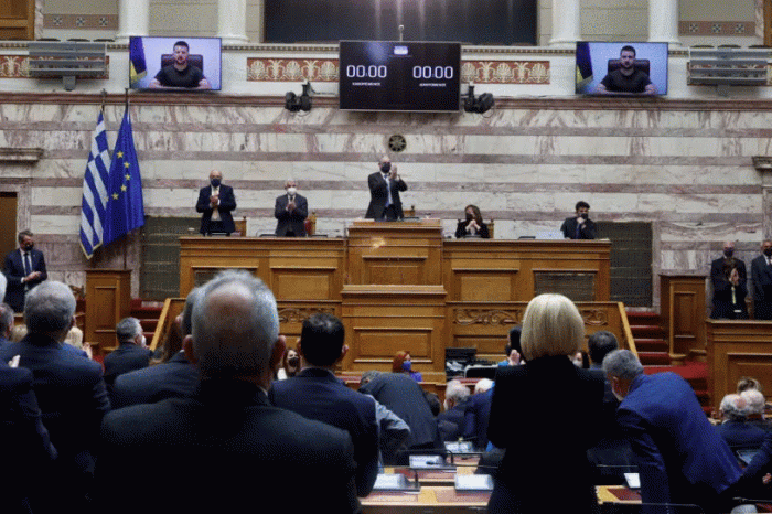 Ομιλία Ζελένσκι στην Βουλή των Ελλήνων: Η ατυχής έμπνευση της παρένθετης παρουσίας των Ουκρανών μαχητών, δεν αίρει τις δολοφονίες αμάχων και τα εγκλήματα πολέμου των Ρώσων εισβολέων