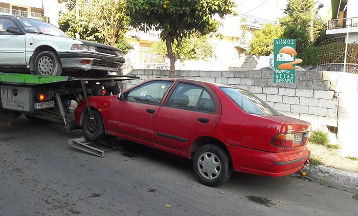 Συνεχής η απόσυρση των εγκαταλελειμμένων οχημάτων. Ακόμη τρία από αυτά έφυγαν από τους δρόμους