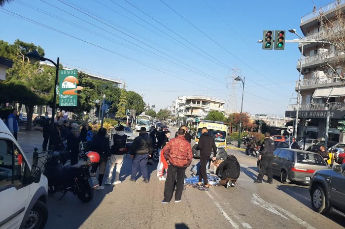 Τροχαίο στον κόμβο: μοτοσυκλέτα τραυματίζει πεζό