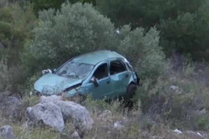 Σοβαρό τροχαίο στον Κορυδαλλό: Αυτοκίνητο έπεσε σε χαράδρα 25 μέτρων, τραυματίστηκαν παιδιά