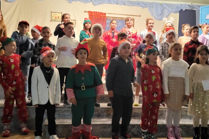 Μια υπέροχη χριστουγεννιάτικη παράσταση από τους μαθητές της β τάξης του 5ου Δημοτικού σχολείου