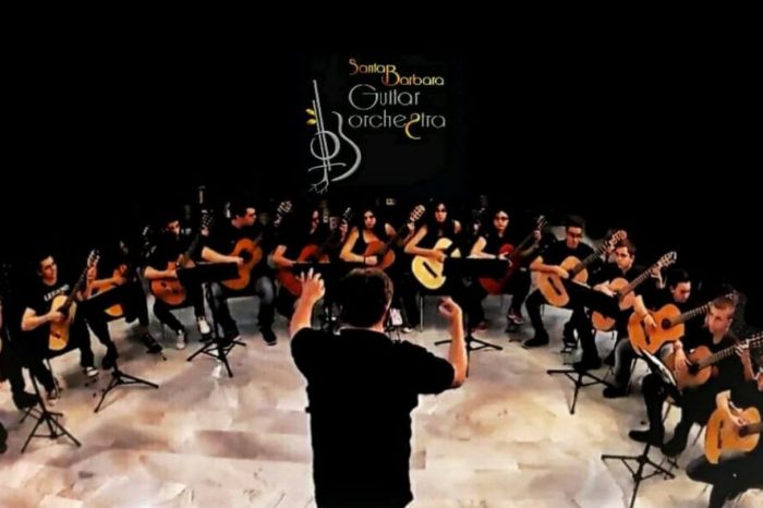 Η ορχήστρα κιθάρας του Δήμου Αγίας Βαρβάρας σε φιλανθρωπικό γκαλά στο Μέγαρο Μουσικής