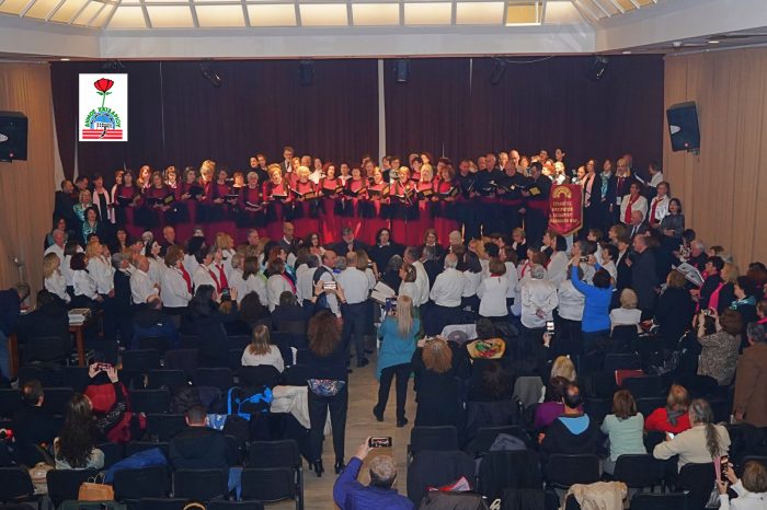 Μουσικές και χρώματα γέμισε η αίθουσα εκδηλώσεων του Δημαρχείου Χαϊδαρίου στο 9ο Φεστιβάλ Παραδοσιακών Χορωδιών Αντιφωνικού Τραγουδιού