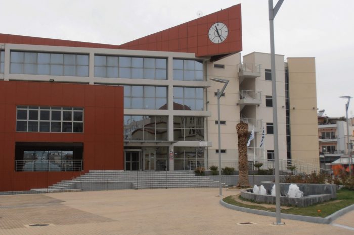 Δήμος Περιστερίου: Καταγγελία για προσλήψεις με το σταγονόμετρο