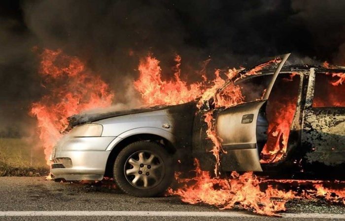 Χαϊδάρι: Φωτιά σε ΙΧ στην καρδιά της πόλης