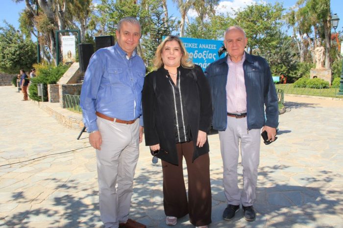 Στην ανθοκομική έκθεση Περιστερίου βρέθηκε η βουλευτής Β2 Δυτικού Τομέα Αθηνών Μαρία Συρεγγέλα