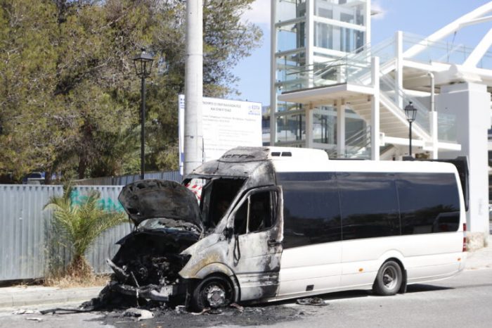 Χαϊδάρι: Πυρκαγιά σε τουριστικό λεωφορείο