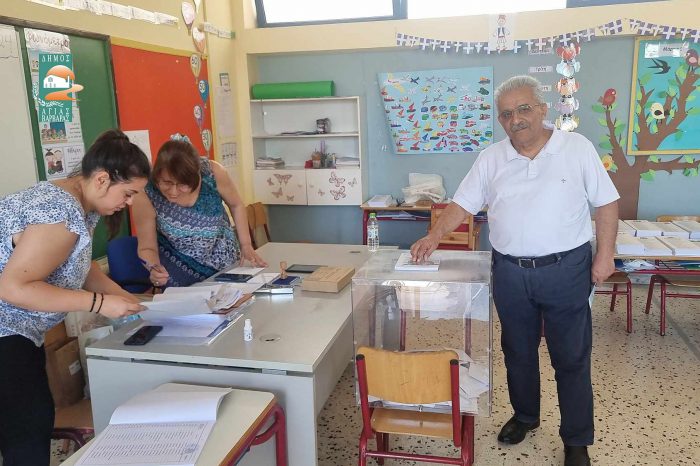 Περιοδεία του δημάρχου Λάμπρου Μίχου στα εκλογικά τμήματα - Άριστη η προετοιμασία και η οργάνωση της εκλογικής διαδικασίας