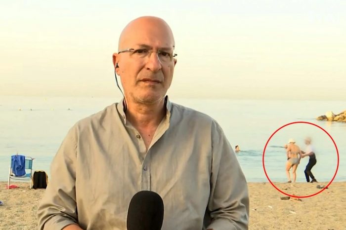 Άλιμος: Απίστευτο βίντεο - Άρπαξε τον σταυρό λουόμενης ενώ τον έγραφε η κάμερα στην παραλία