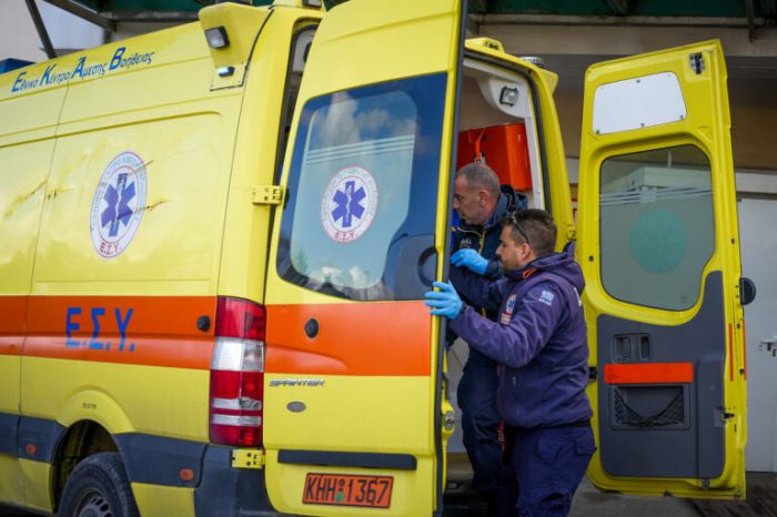 Τροχαίο στη Λ. Αθηνών: Οδηγός παρέσυρε και εγκατέλειψε 17χρονη